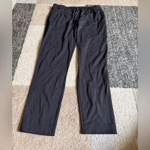 Lululemon On the Fly Black Luxtreme Womens Pants - Size 8
